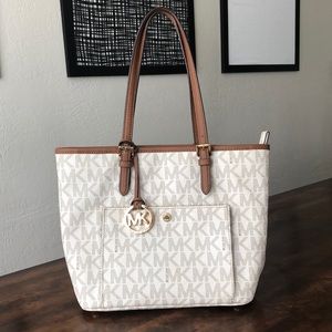 Michael Kors Jet Set Snap Pocket Tote, Vanilla